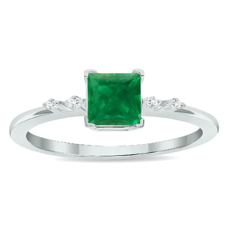 Women’s stylish rings-Women's Emerald and Diamond Sparkle Ring in 10K White Gold