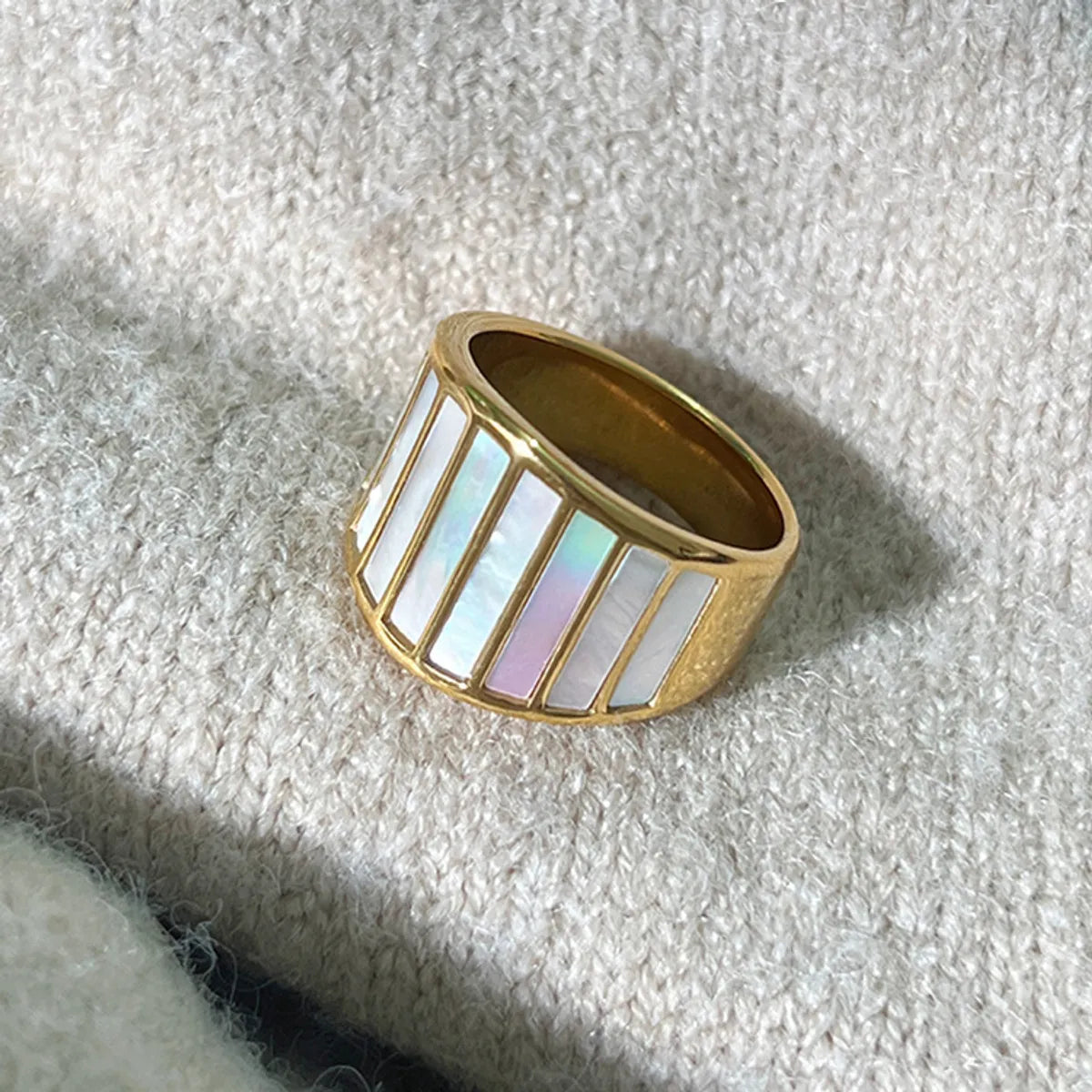 Women’s solid gold rings-Retro Simple Style Geometric Titanium Steel Inlay Shell Rings