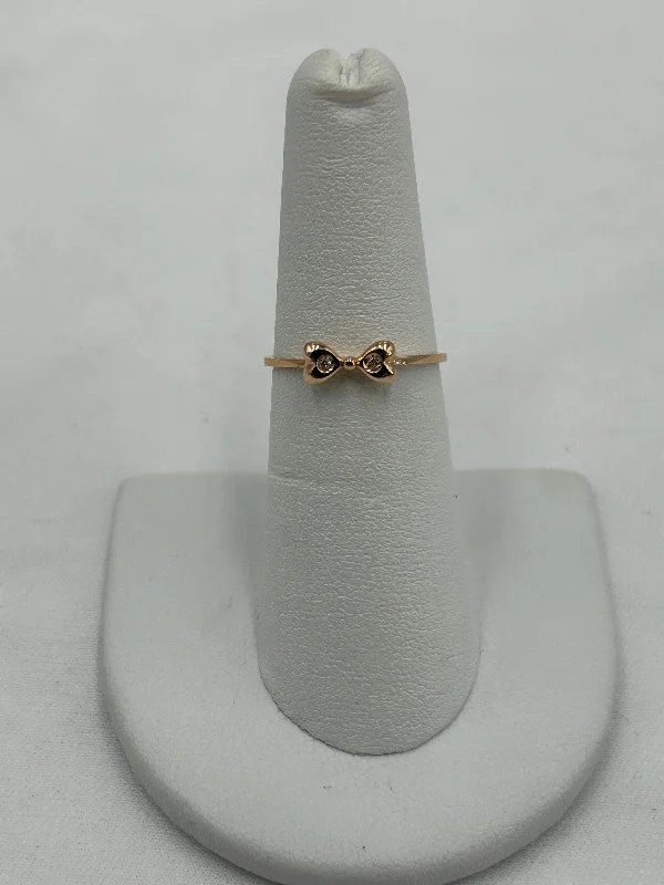 Women’s unique gold rings-18kt rg bowtie ring with .001 ct